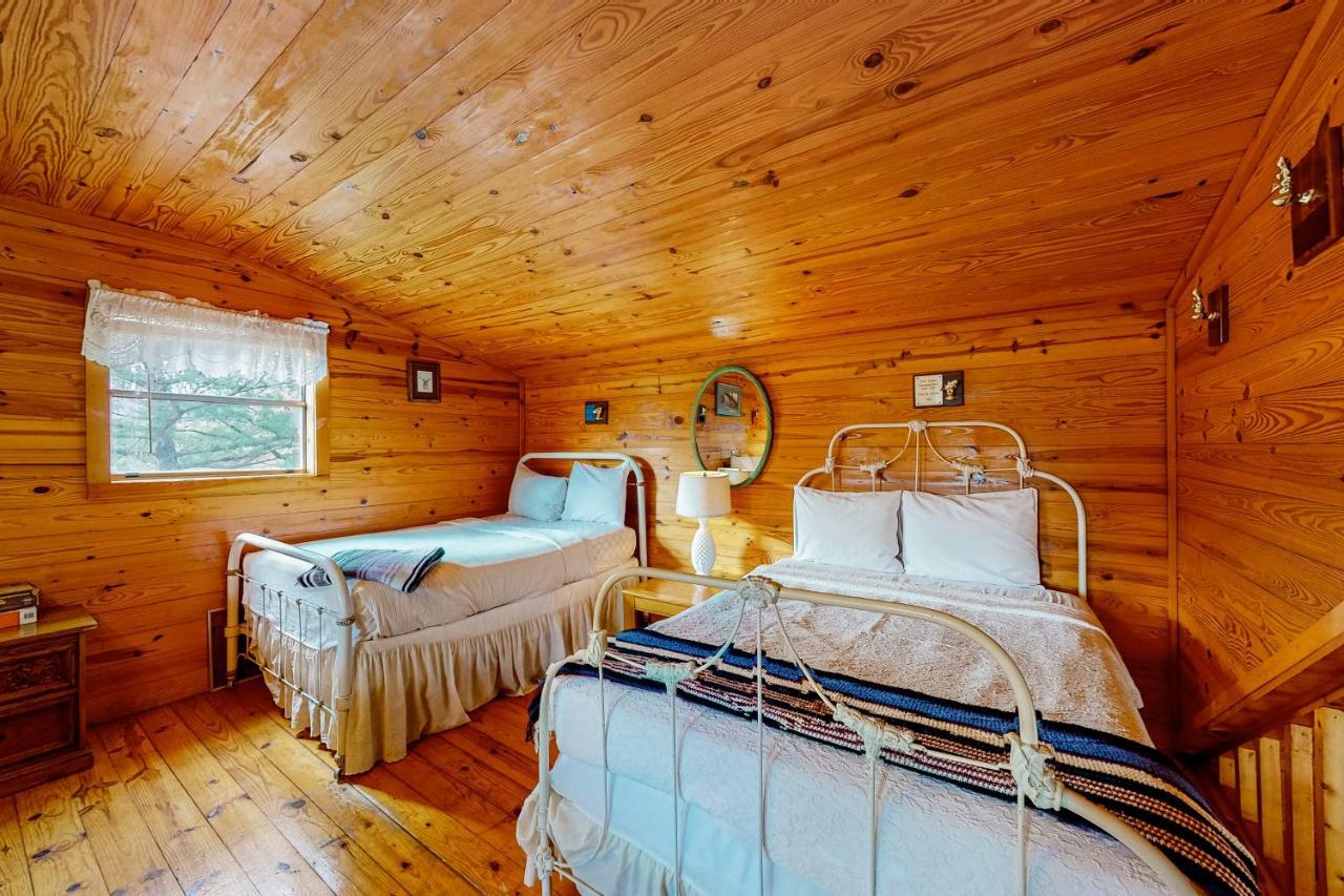 Charlie'S Ol' Fishing Cabin Eureka Springs Exterior photo
